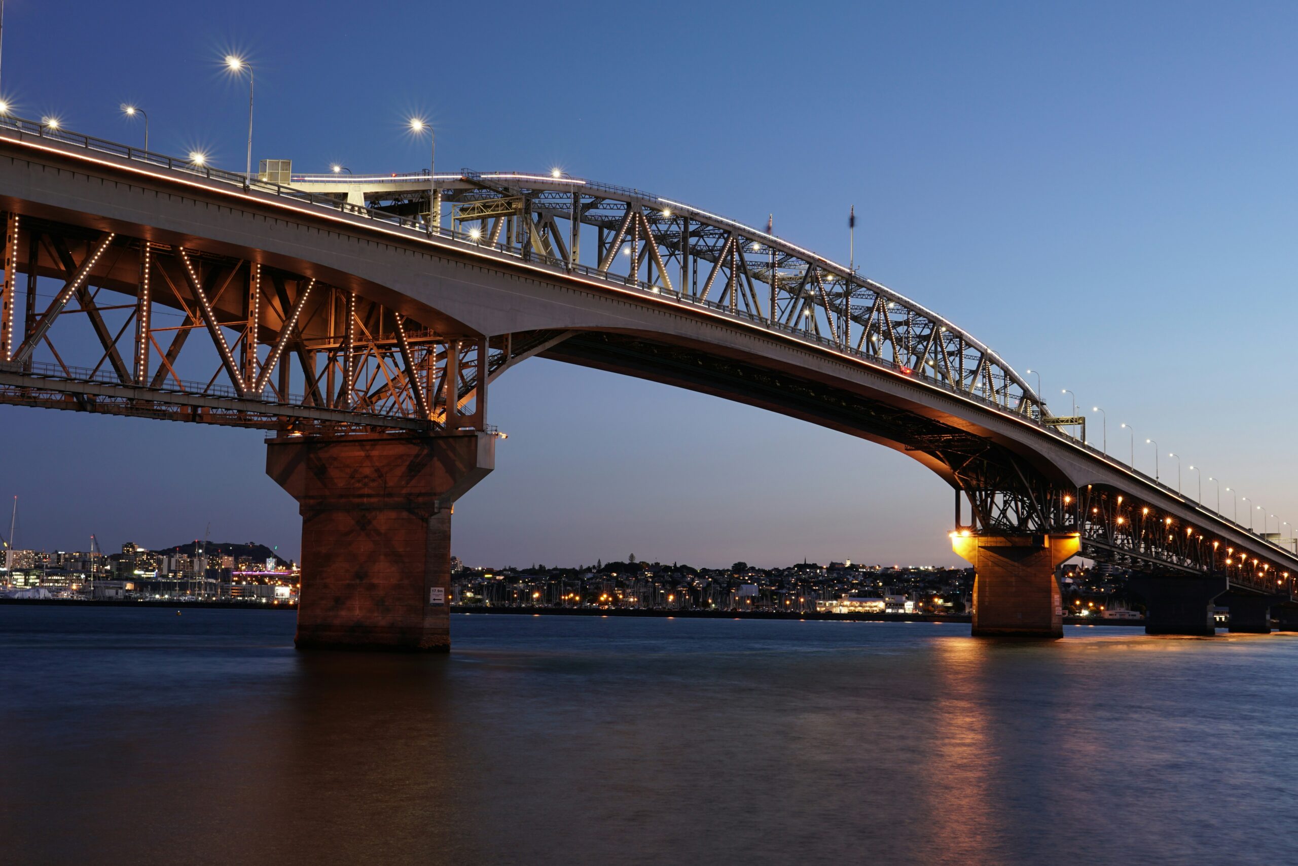 daniel-wang-afJSyJYXnJQ-unsplash Auckland Harbour bridge